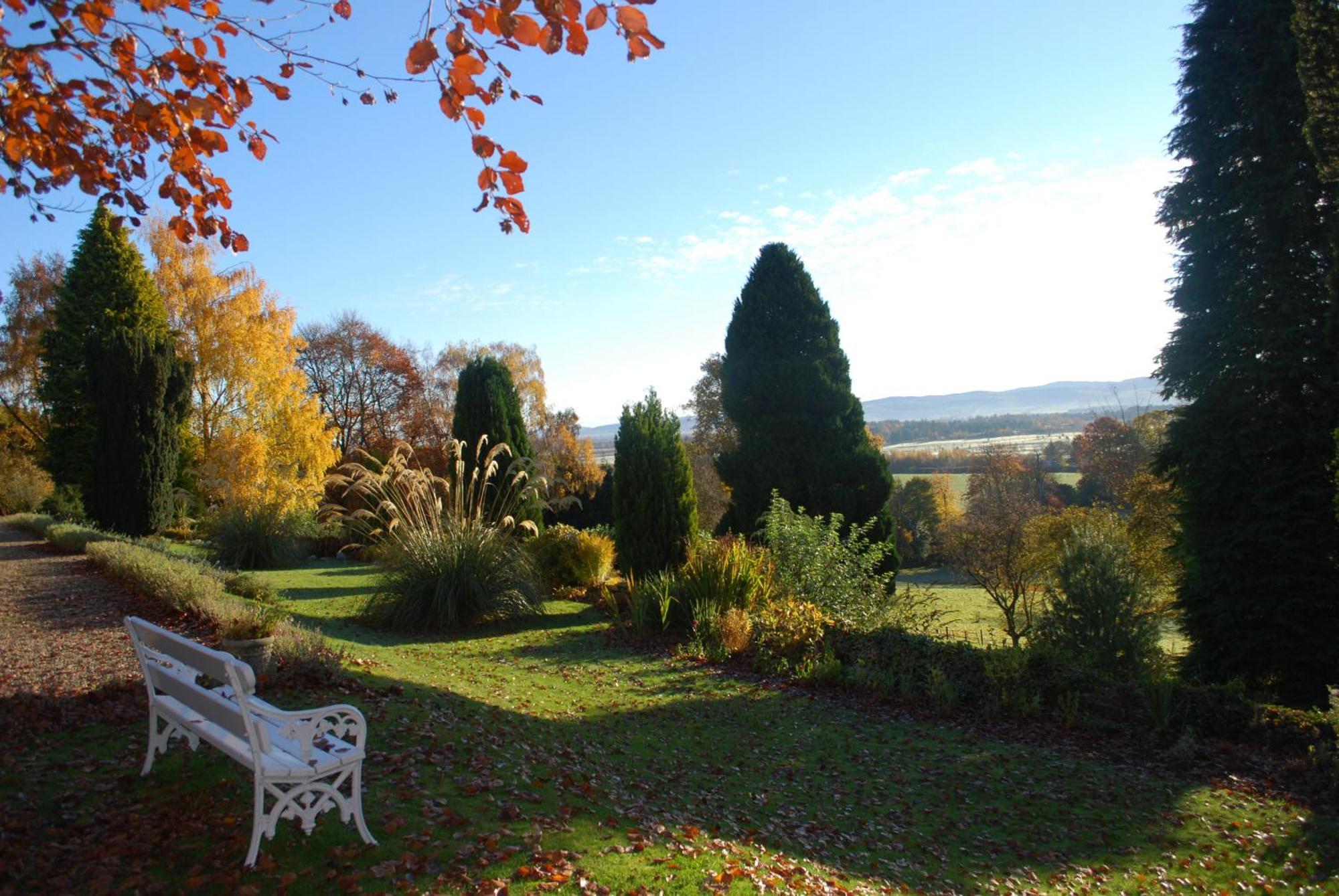 Lands Of Loyal Hotel Alyth Esterno foto